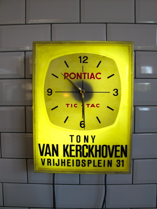A cool retro clock