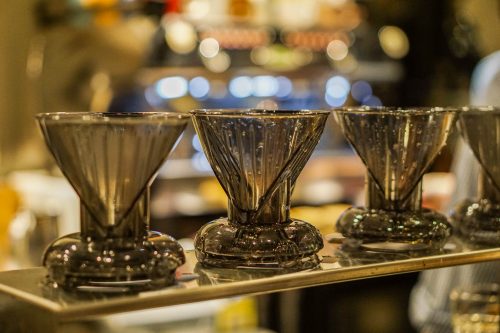 Filter coffees are prepared with the Clever dripper
