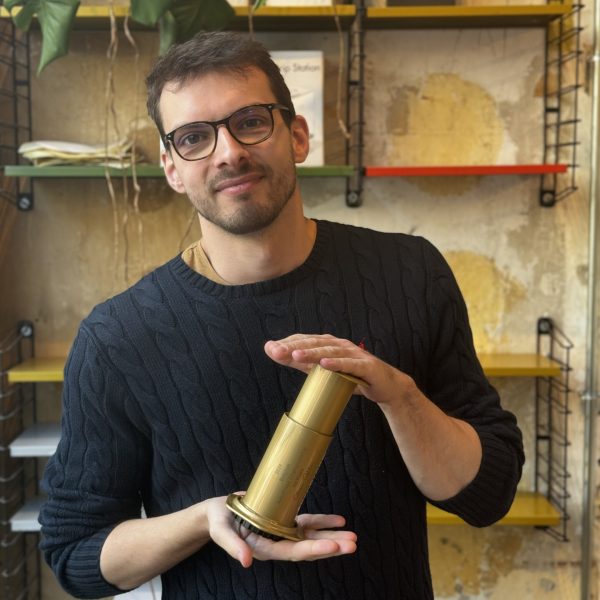 Man holding a golden Aeropress trophy